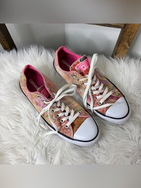 Converse Women’s Low-Top Sneakers in Pink Multi Floral Size 11